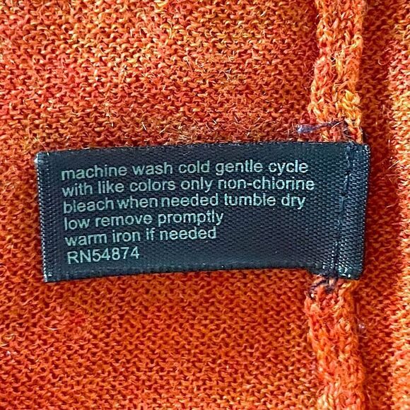 The Limited, 50% Wool, 50% Acrylic Lightweight V-Neck Sweater. Size Small. - Picture 4 of 5